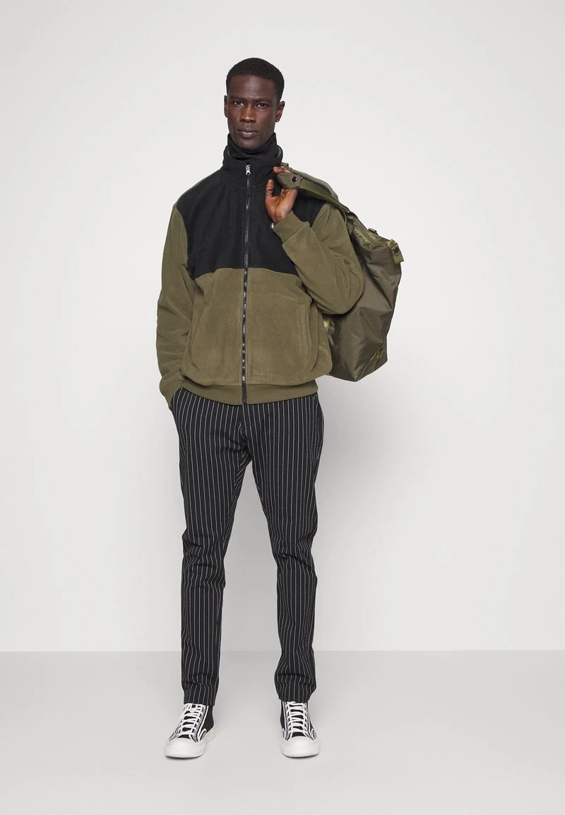 Pier One Hombre Forro Polar - Black/olive - Imagen 2