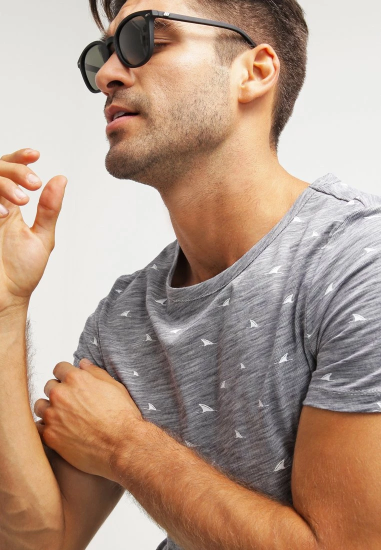 Pier One Hombre Camiseta Estampada - Dark Blue Melange - Imagen 4