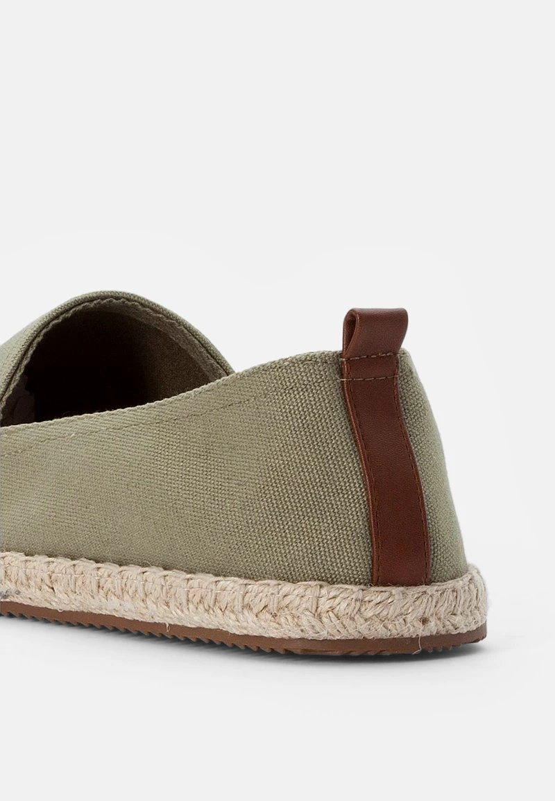 Pier One Unisexo RENA ESPADRILLE UNISEX - Alpargatas - Olive - Imagen 6