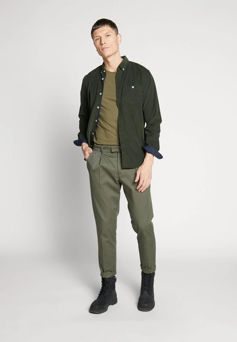 Pier One Hombre Camiseta Básica - Oliv - Imagen 2